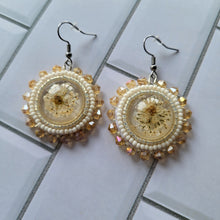 Load image into Gallery viewer, Cream Floral Beaded Earrings
